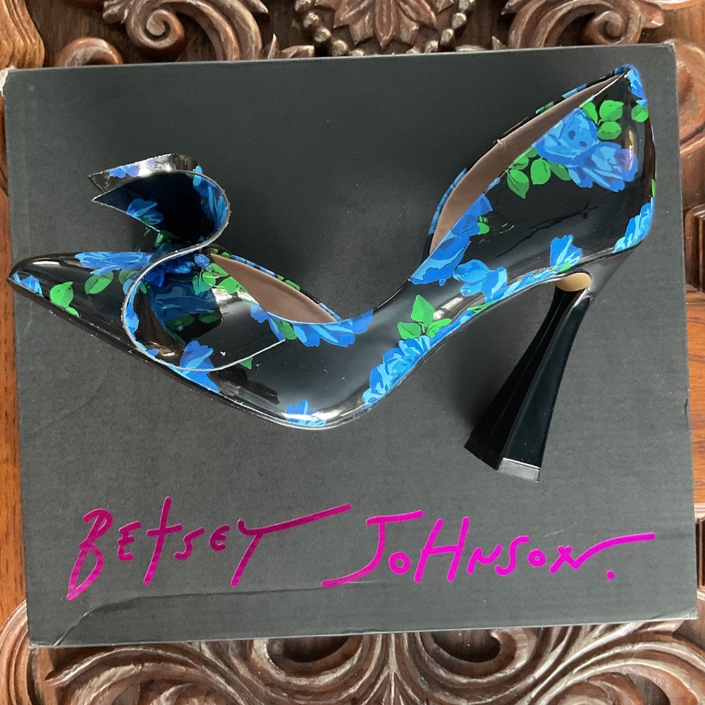 Nobble Blue/Black Floral Betsey Johnson Heels Size 8